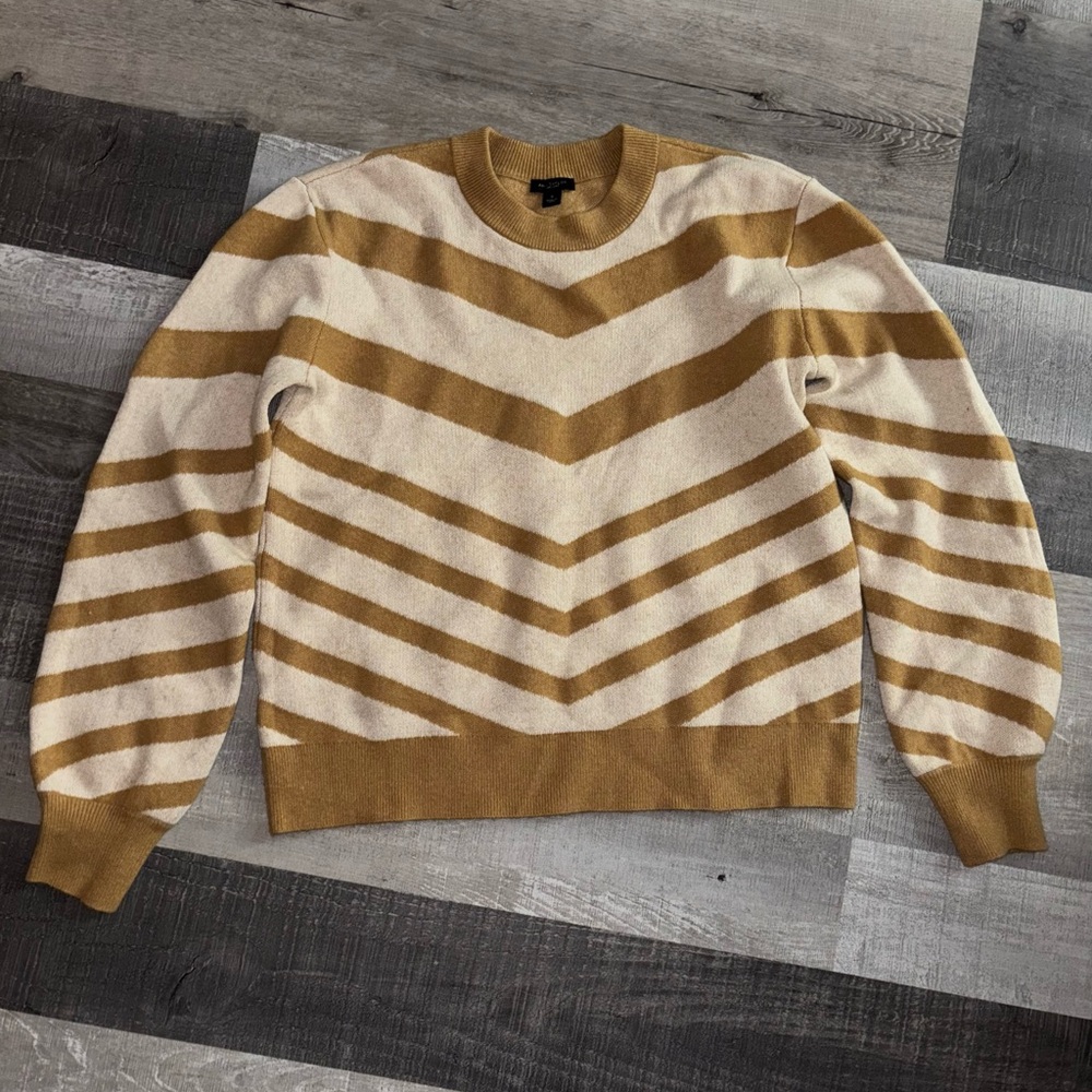 🍦Ann Taylor Factory Tan and Cream Striped Sweater